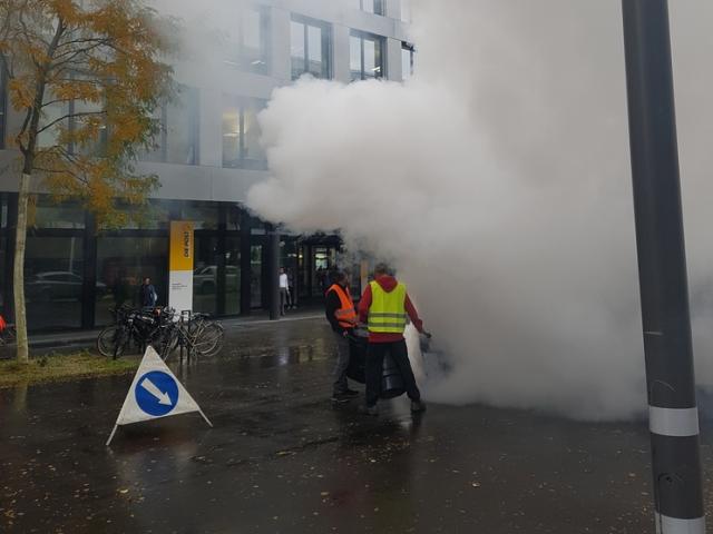 Action " enfumage de la Poste"